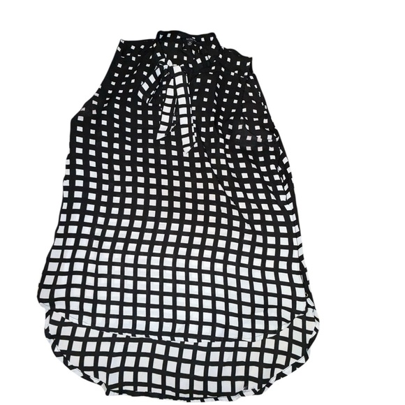 XOXO Shirt Womens Medium Black White Geometric Secretary Bow
Minimalist Neutral - Picture 7 of 12